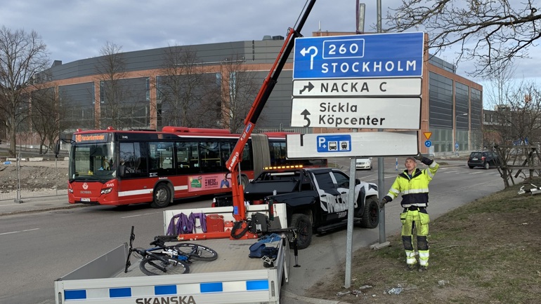 släpvagn med kran lagar skylt